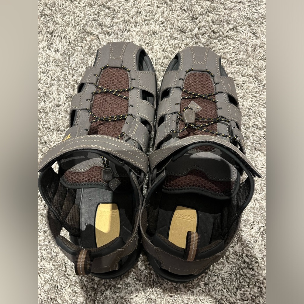 Teva mens hiking sandals new without tags size 12